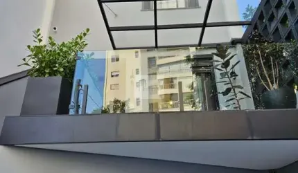 Linda casa reformada e modernizada de 02 suítes em Jardim da Gloria  -  São Paulo