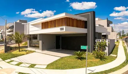 Casa de Alto Padrão em Condomínio 3 suítes, piscina, escritório