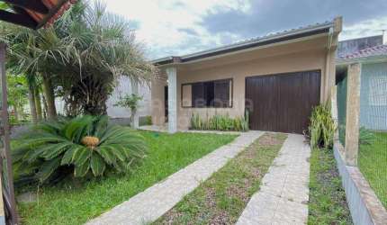 Casa com 3 quartos à venda na Rua Tancredo Neves, 158, Balneário Jardim Olívia, Arroio do Sal por R$ 420.000