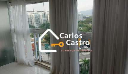 Finamente decorado apto 2 qts, suíte, varanda c/ vista indevassável para a lagoa. Aproveite!!!
