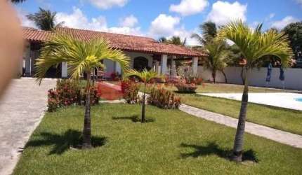 Casa com 4/4 em Arembepe