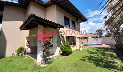 Casa com 5/4 em condomínio no Miragem