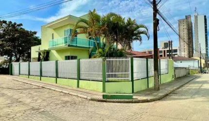 Linda Casa Individual Mobiliada em Piçarras - SC