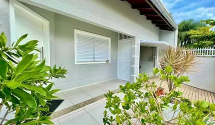 Casa com 3 Dormitórios com Piscina