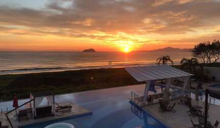 Bali Beach com 3 dormitórios - Pé na Areia