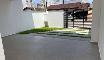 Casa Alto Padrão - 3 dormitórios - Próximo à praia