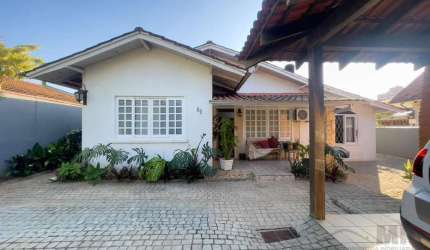 Casa para Venda em Joinville, Anita Garibaldi, 3 dormitórios, 1 suíte, 2 banheiros, 2 vagas
