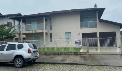 Casa para Locação em Joinville, Bucarein, 4 dormitórios, 2 banheiros