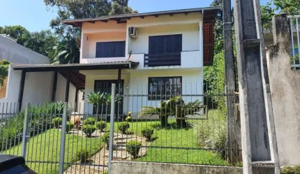 Sobrado para Venda em Joinville, Boa Vista, 3 dormitórios, 1 suíte, 2 banheiros, 4 vagas