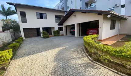 Casa para Venda em Joinville, Iririú, 4 dormitórios, 1 suíte, 3 banheiros, 2 vagas