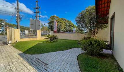 Casa para Locação em Joinville, Iririú, 6 dormitórios, 2 suítes, 2 banheiros, 6 vagas