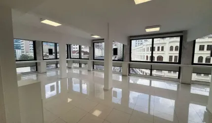 Sala Comercial/Usada para Venda em Curitiba, Centro, 2 banheiros