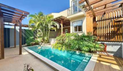 SOBRADO NO CONDOMINIO RESIDENCIAL GRAMADO II - CA701