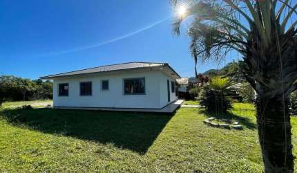 Casa em Três Riachos  -  Biguaçu