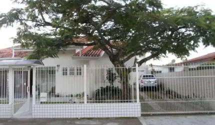 Casa ampla quatro dormitórios