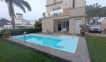 Casa em condominio.