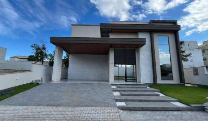 Casa em Condomínio Clube