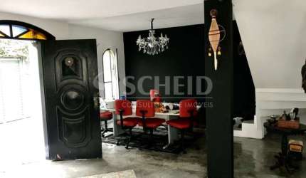 CASA COM 4 QUARTOS  À VENDA  EM JARDIM MARAJOARA.