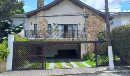 Casa á Venda 4 Quartos, (3 suites) vaga para 3 carros.