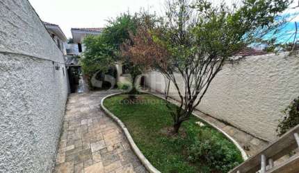 Sobrado no Jardim Prudência com quatro vagas e quintal!!!