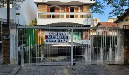 Sobrado em 03 pavimentos em ótima localização na Zona Sul