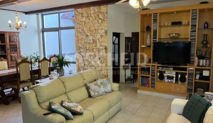 Casa Térrea no Alto da Boa Vista com 3 quartos sendo 1 suíte com 5 vagas de garagem!!!