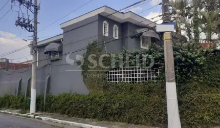 Sobrado - Granja Julieta  com 3 quartos sendo 1 suite 2 vagas de garagem.