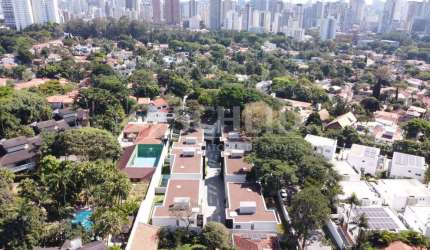 Casa em Condomínio à venda no Alto da Boa Vista com piscina próximo Escola Waldorf Rudolf Steiner