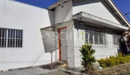 Casa térrea comercial de esquina com sete salas no miolo da Cidade Dutra