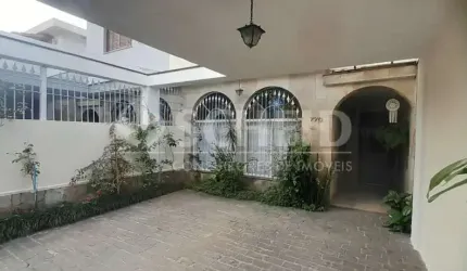Casa à venda com 4 quartos, 02 suítes no Jardim Aeroporto