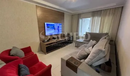 SOBRADO COM ENTRADA LATERAL EM EXCELENTE LOCALIZAÇÃO NO CAMPO GRANDE