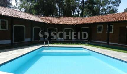 Casa térrea a venda com 3 suítes e 4 vagas no Jardim Marajoara.