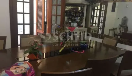 Casa a venda com 1 suíte e 2 vagas no Campo Grande.