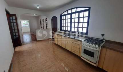 Casa com 88m², 2 quartos e 2 vagas no Socorro, em rua segura.