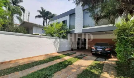 Casa no Jardim Marajoara, na melhor localização do bairro, com 3 quartos e 1 suíte.