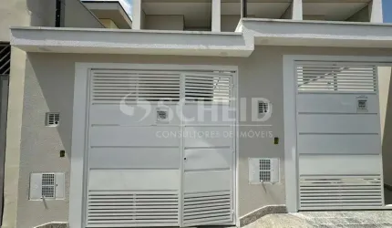 Sobrado em Campo Grande, novo, 3 dormitórios sendo 3 suites, sala, cozinha, 2 banheiros e 2 vagas.
