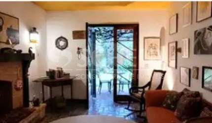 Casa - Granja Julieta  com 4 quartos sendo 1 suíte e 4 vagas de garagem!!