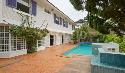 Casa Alto Padrão Reformada Rua Sem Saída com 4 Suites, Piscina e Espaço Gourmet no Alto Boa Vista