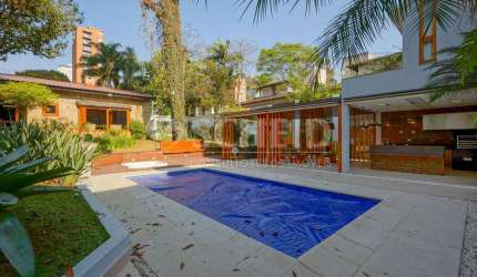 CASA NO ALTO DA BOA VISTA com 1.200m² terreno - 4 suítes, área gourmet, piscina, 8 vagas