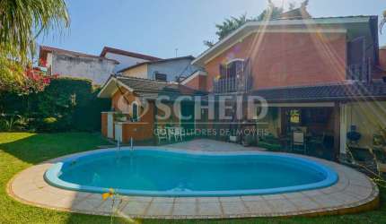 Casa com 4 dormitórios (2 suítes) e piscina em rua sem saída, ao lado da Hípica de Sto Amaro!