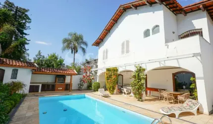 CASA NO MORUMBI COM 5 SUITES, 6 VAGAS. OTIMA LOCALIZAÇÃO!