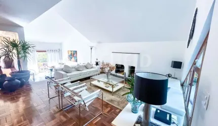 Casa no Jardim Marajoara com 350m² e 3 dormitórios.
