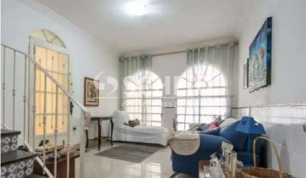 Casa à venda com 4 suítes, 2 vagas, 5 banheiros, quintal, churrasqueira