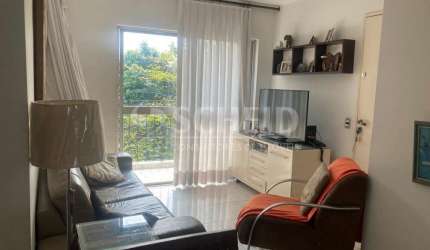 Apartamento a venda com varanda no Campo Belo - 2 quartos e 1 vaga