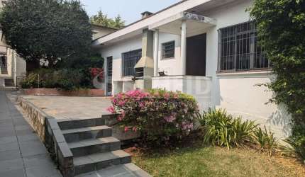 Casa Térrea com 03 imóveis para renda
