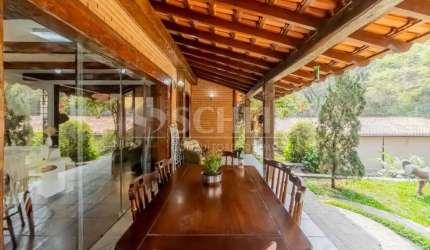 Casa em condomínio para venda com 3 quartos - 6 vagas - Clube Castelo