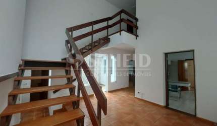 Casa com 275m² no Morumbi, 4 quartos, 1 suíte, 4 vagas cobertas, próximo ao Colégio Porto Seguro