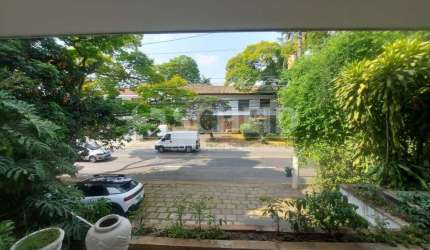 Casa a Venda no Morumbi, 600m², 5 quartos, sendo 4 suítes, 6 banheiros e 12 vagas