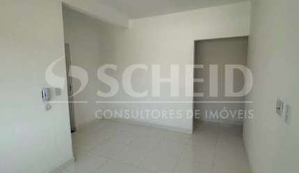 Sala com 70 metros para locação, com fino acabamento.