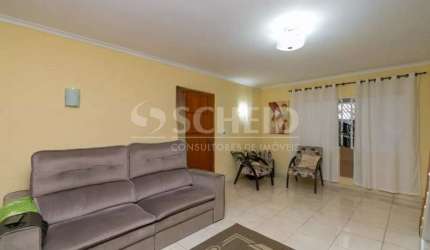 Casa no Campo Belo, 240m2, 3 quartos, área gourmet e 2 vagas de garagem.